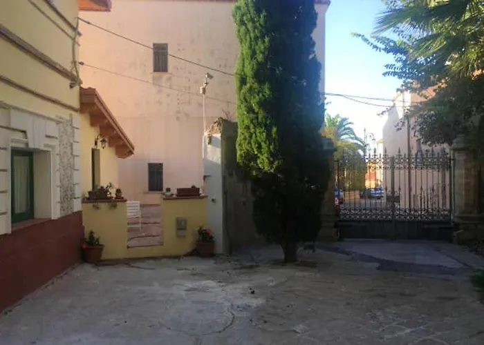 Comfy House In Crotone, Fenced Garden Nyaraló *