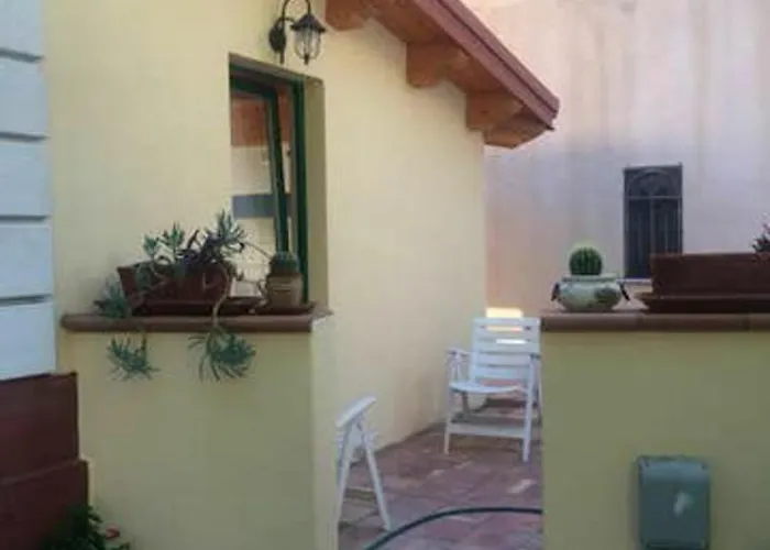 Comfy House In Crotone, Fenced Garden Nyaraló *