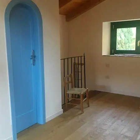 Comfy House In Crotone, Fenced Garden Prázdninový dům Crotone