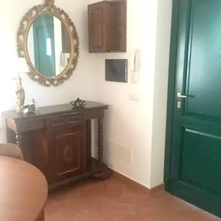 Дом отдыха Comfy House In Crotone, Fenced Garden Кротоне