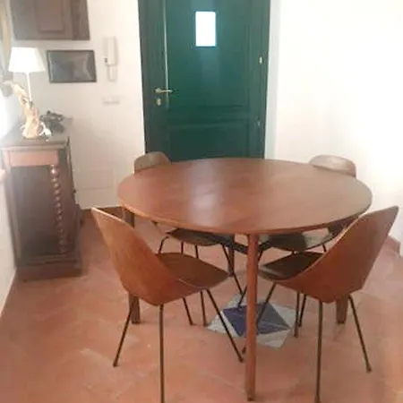 Comfy House In Crotone, Fenced Garden Prázdninový dům Crotone