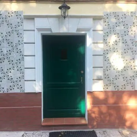 Comfy House In Crotone, Fenced Garden Ferienhaus *