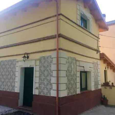 Comfy House In Crotone, Fenced Garden Дом отдыха Кротоне