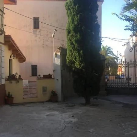 Comfy House In Crotone, Fenced Garden * Κρότωνας