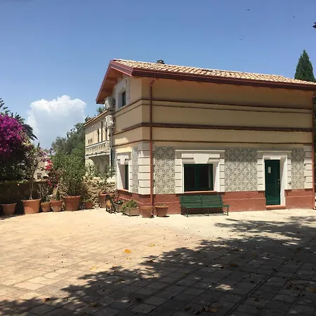 Comfy House In Crotone, Fenced Garden