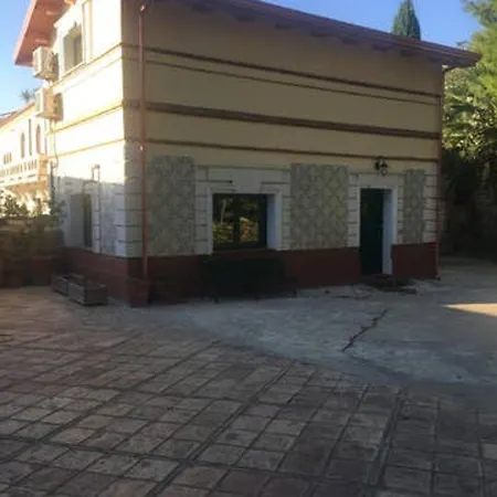 Σπίτι διακοπών Comfy House In Crotone, Fenced Garden *