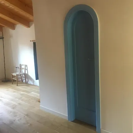 Comfy House In Crotone, Fenced Garden Vakantiehuis Crotone
