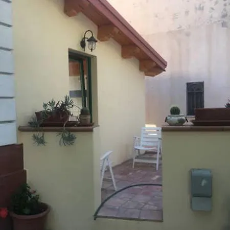 Comfy House In Crotone, Fenced Garden *