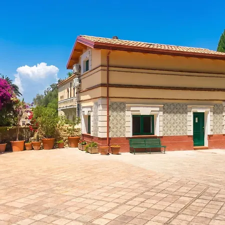 Comfy House In Crotone, Fenced Garden Crotone