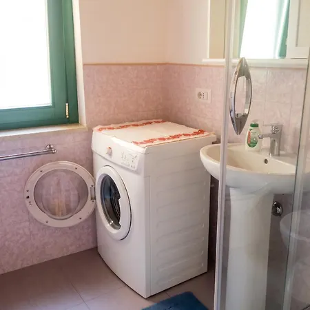 Comfy House In Crotone, Fenced Garden Κρότωνας