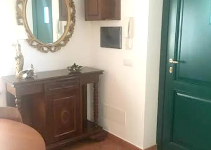 בית נופש Comfy House In Crotone, Fenced Garden קרוטונה