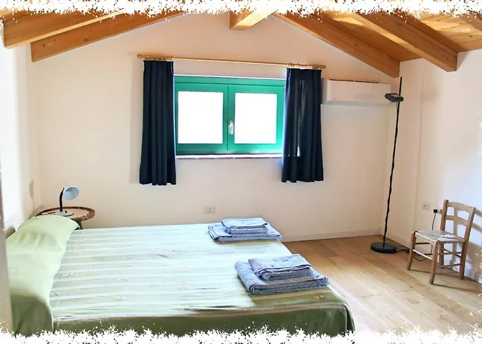 בית נופש Comfy House In Crotone, Fenced Garden קרוטונה